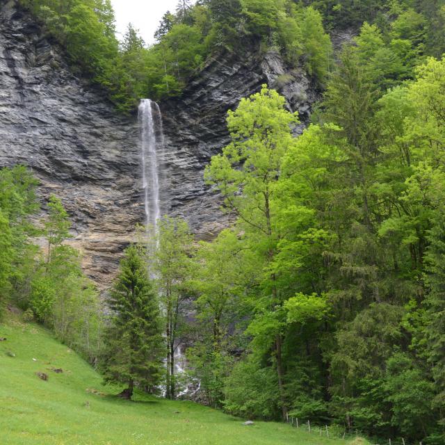 La Cascade du Dard en été à La Giettaz en Aravis