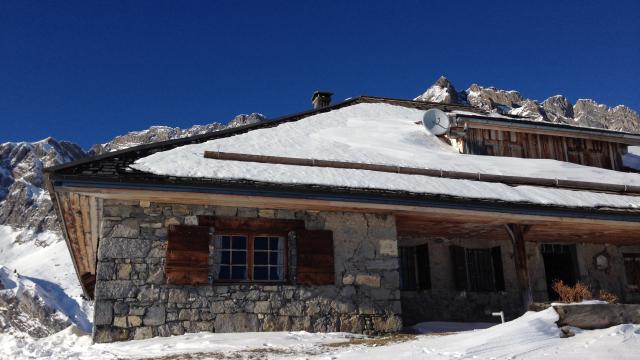 Le Chalet du Curé l'hiver à La Giettaz en Aravis