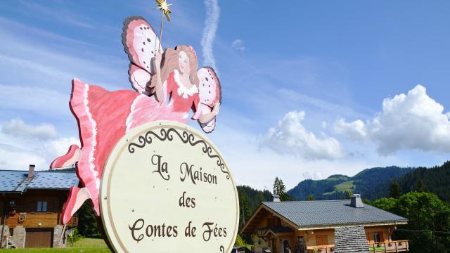 Extérieur de la Musée des Contes de Fées