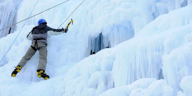 Cascade De Glace et alpinisme aux alentours du Val d'Arly