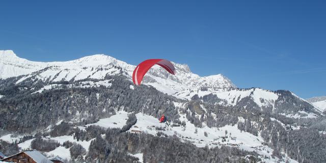 Parapente en hiver à Crest Voland Cohennoz