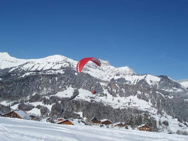 Parapente en hiver à Crest Voland Cohennoz