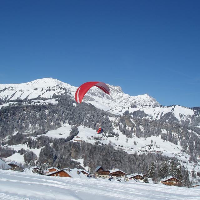 Parapente en hiver à Crest Voland Cohennoz