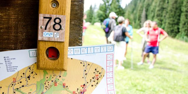 Parcours d'orientation en été dans le Val d'Arly