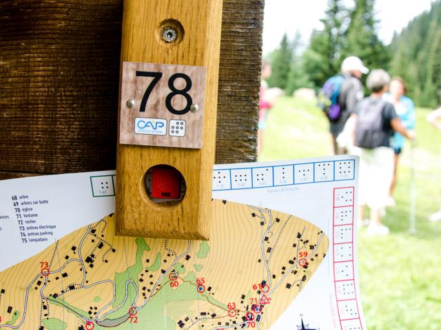 Parcours d'orientation en été dans le Val d'Arly