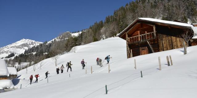 Randonnée en raquettes accompagnée à la découverte du village voisin à Flumet St Nicolas la Chapelle