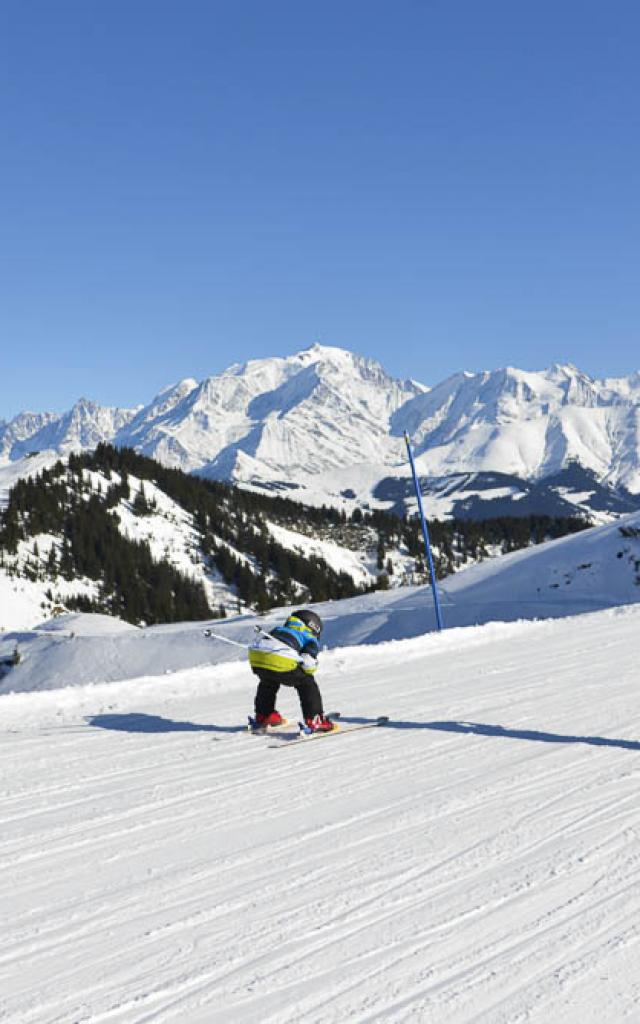 Ski face au Mont-Blanc à La Giettaz en Aravis