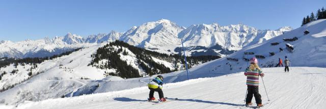 Ski face au Mont-Blanc à La Giettaz en Aravis