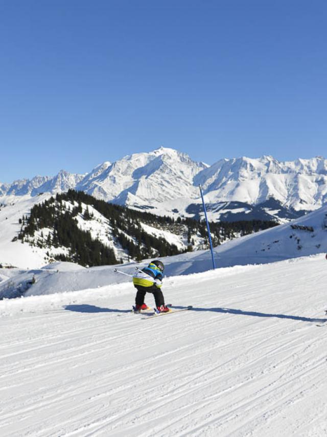 Ski face au Mont-Blanc à La Giettaz en Aravis