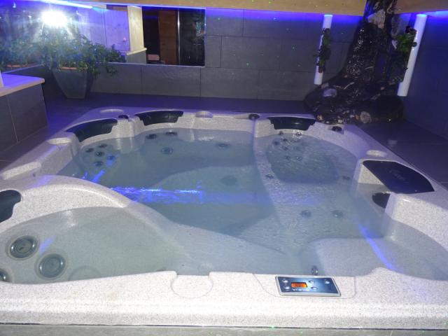 spa-bien-etre-jacuzzi.jpg