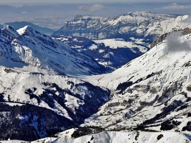 Vue aérienne sur la Giettaz et le Col des Aravis