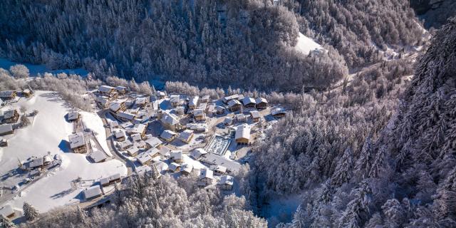 La Giettaz vue du ciel en Hiver