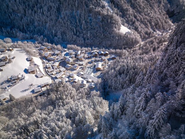 La Giettaz vue du ciel en Hiver