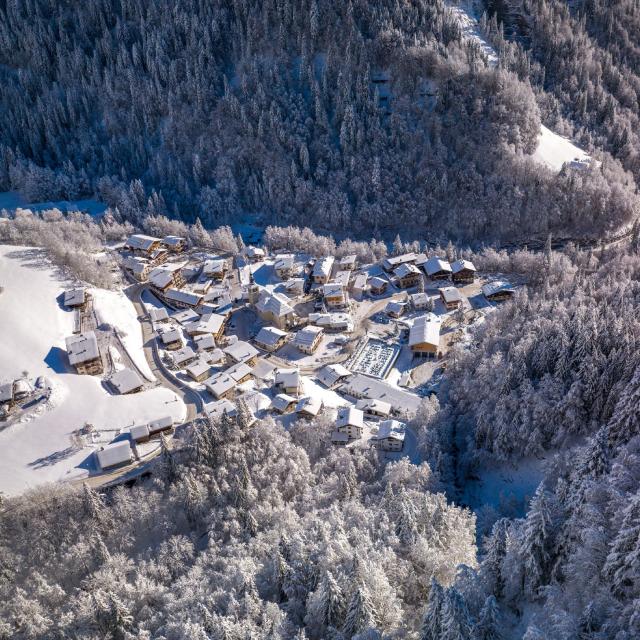 La Giettaz vue du ciel en Hiver