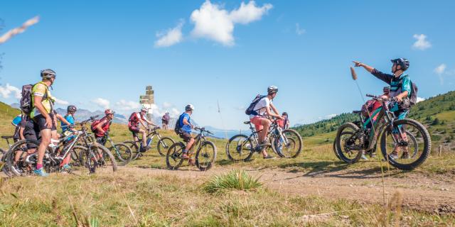 Randonnée accompagnée en VTT à assistance électrique dans le Val d'Arly