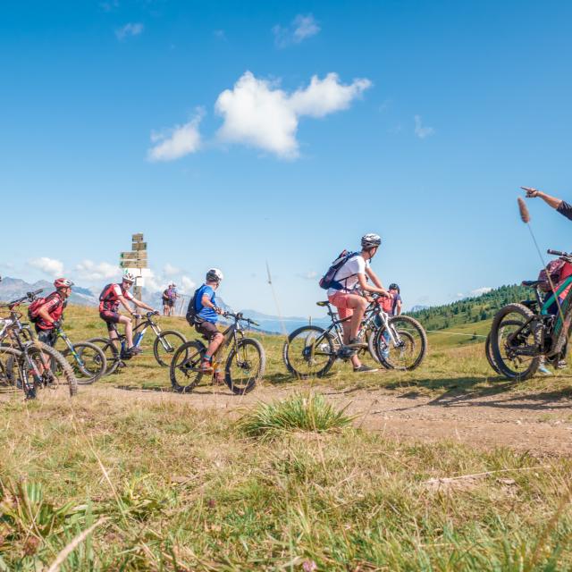 Randonnée accompagnée en VTT à assistance électrique dans le Val d'Arly