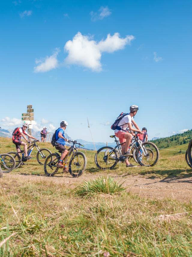 randonnee-accompagnee-en-vtt-a-assistance-electrique-dans-le-val-darly.jpg