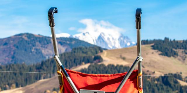 Balade en poussette dans le Val d'Arly, face au Mont-Blanc