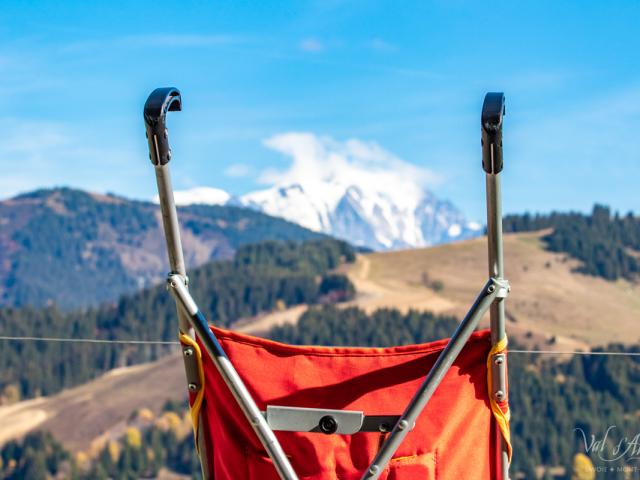 Balade en poussette dans le Val d'Arly, face au Mont-Blanc