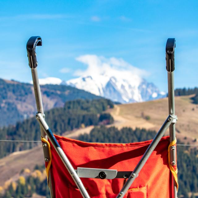 Balade en poussette dans le Val d'Arly, face au Mont-Blanc