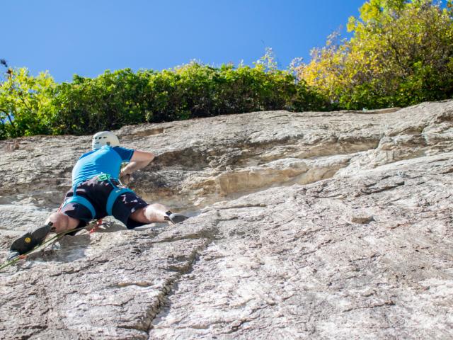 Mur d'escalade naturel à Flumet - La Carrière