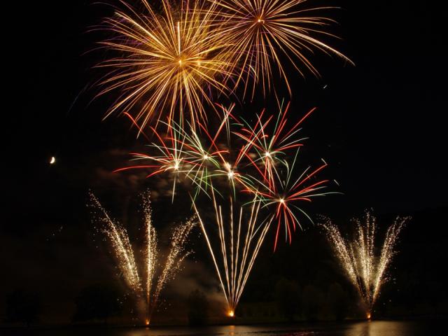 Feu d'artifice au plan d'eau de Flumet